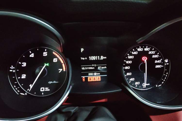 Used Alfa Romeo Stelvio 2017 2.0T 200HP Elite Edition Odometer Close Up