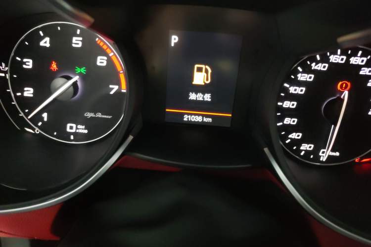 Used Alfa Romeo Stelvio 2017 2.0T 200HP Elite Edition Odometer Close Up