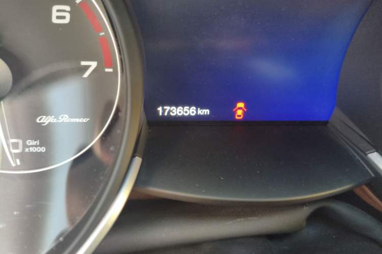 Used Alfa Romeo Stelvio 2017 2.0T 200HP Luxury Edition Odometer Close Up