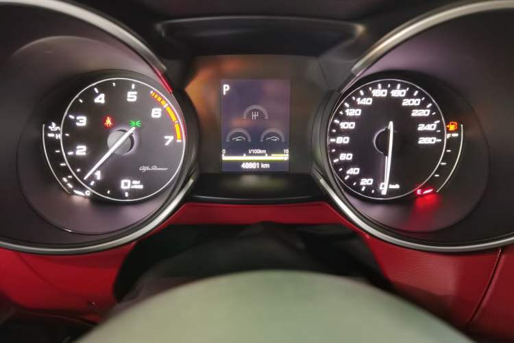 Used Alfa Romeo Stelvio 2017 2.0T 200HP Elite Edition Odometer Close Up