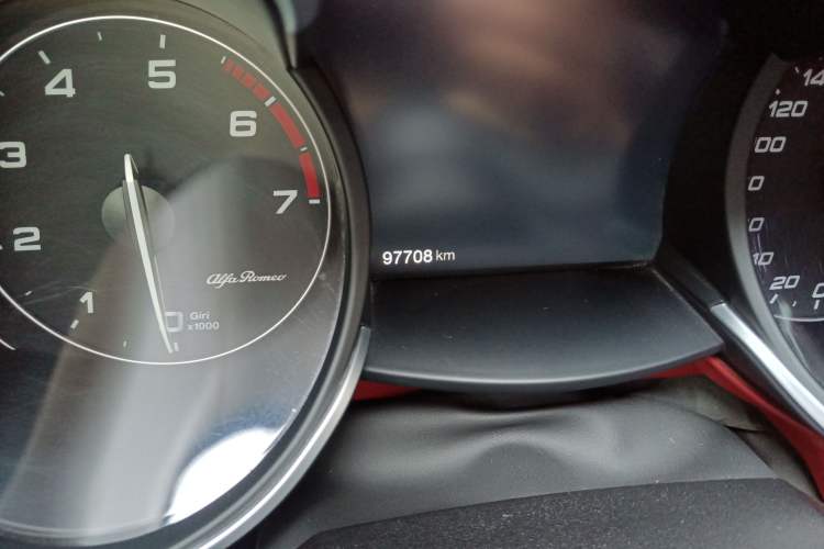 Used Alfa Romeo Stelvio 2017 2.0T 200HP Luxury Edition Odometer Close Up