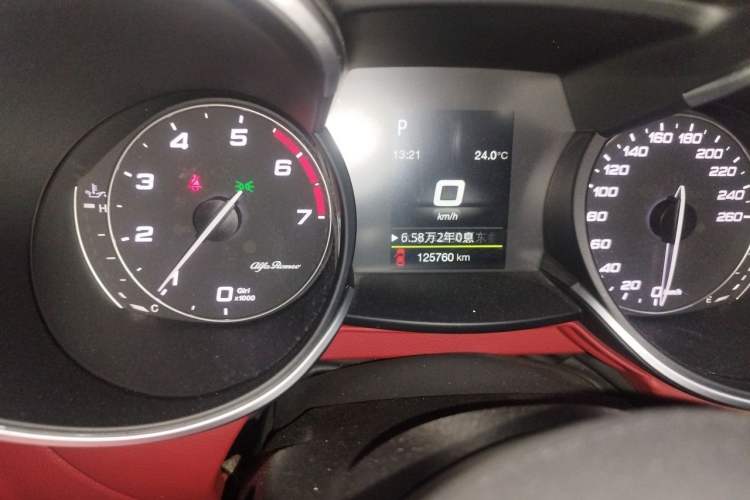 Used Alfa Romeo Stelvio 2017 2.0T 200HP Elite Edition Odometer Close Up