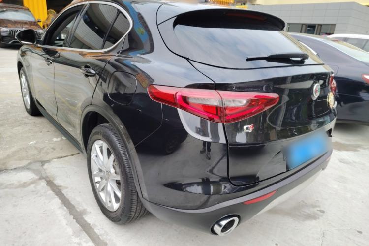 Used Alfa Romeo Stelvio 2017 2.0T 200HP Luxury Edition Rear Left 45 Deg