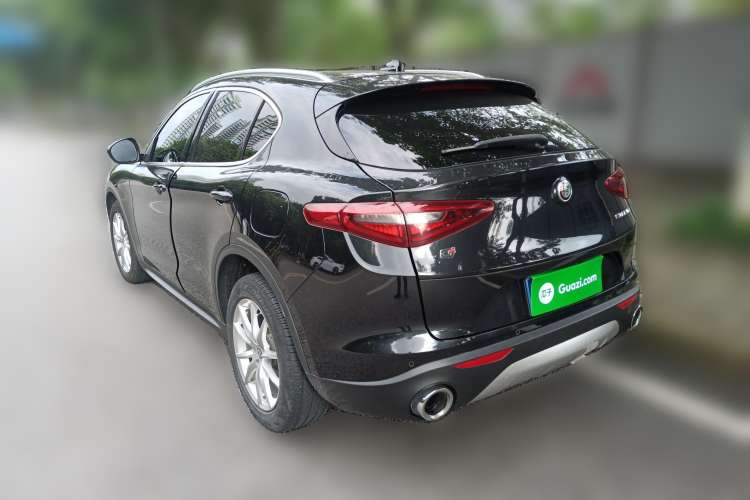 Used Alfa Romeo Stelvio 2017 2.0T 200HP Luxury Edition Rear Left 45 Deg