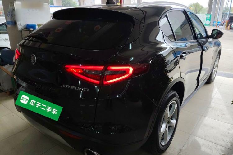 Used Alfa Romeo Stelvio 2017 2.0T 200HP Elite Edition Rear Right 45 Deg