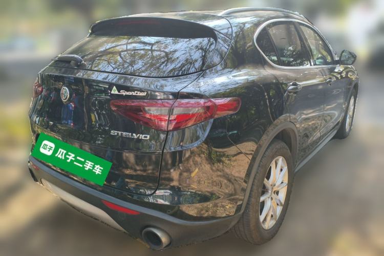 Used Alfa Romeo Stelvio 2017 2.0T 200HP Luxury Edition Rear Right 45 Deg