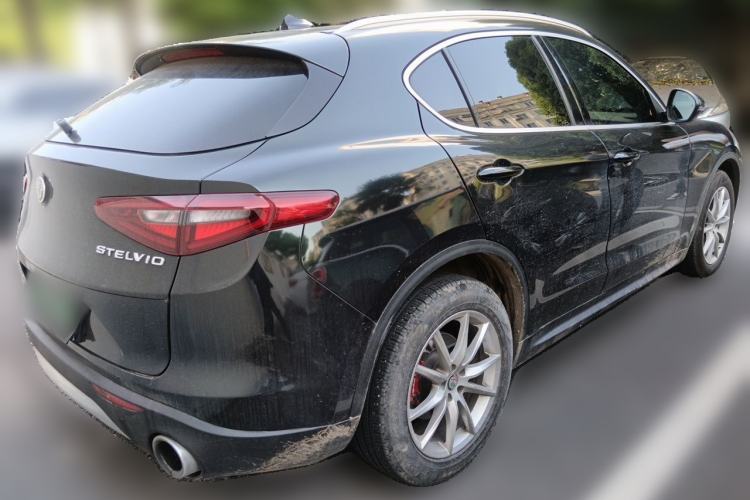 Used Alfa Romeo Stelvio 2017 2.0T 280HP Luxury Edition Rear Right 45 Deg