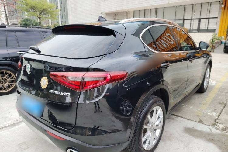 Used Alfa Romeo Stelvio 2017 2.0T 200HP Luxury Edition Rear Right 45 Deg