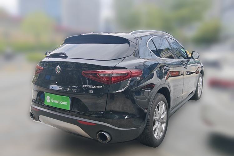 Used Alfa Romeo Stelvio 2017 2.0T 200HP Luxury Edition Rear Right 45 Deg