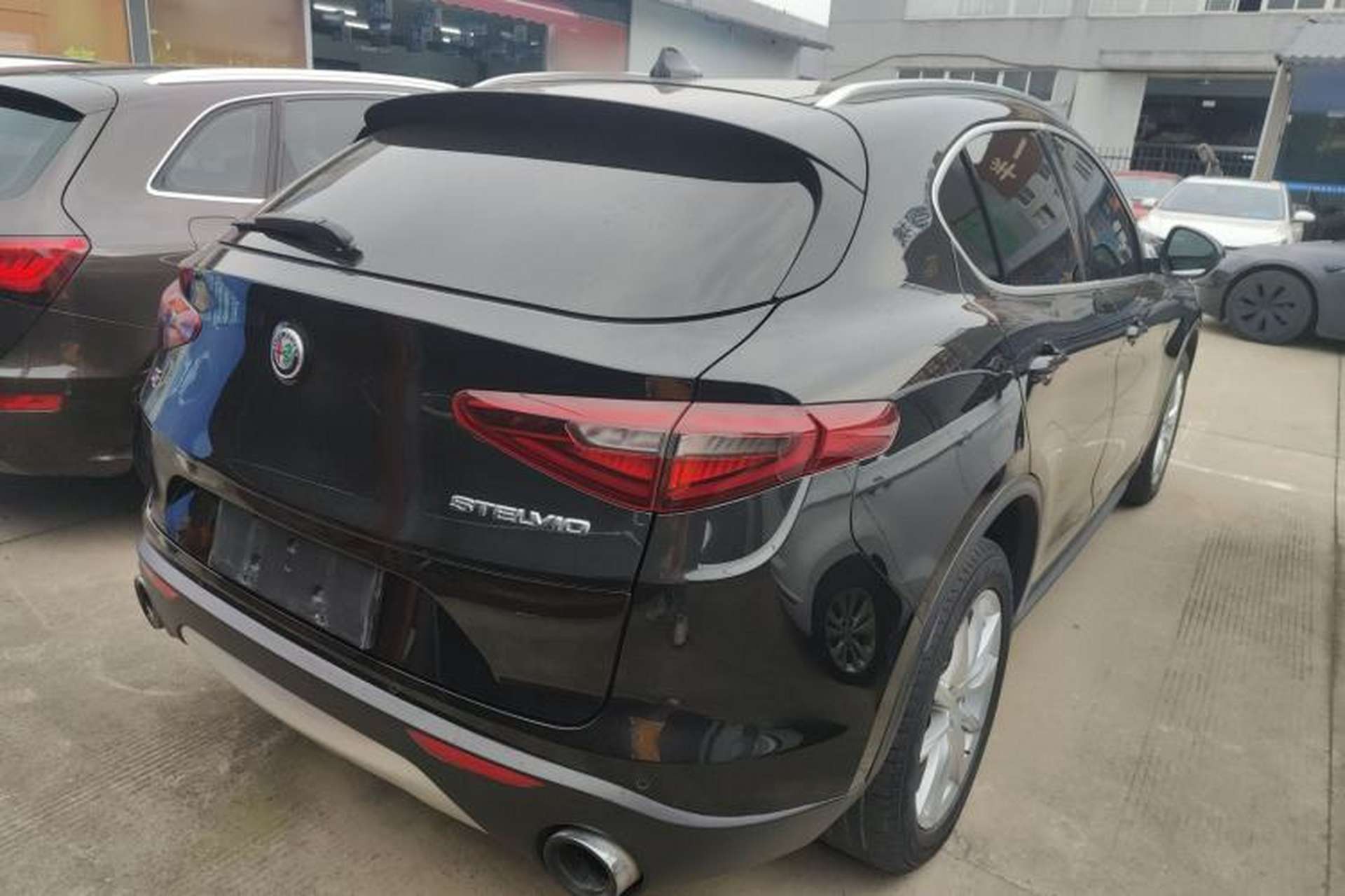 Used Alfa Romeo Stelvio 2017 2.0T 200HP Luxury Edition Rear Right 45 Deg