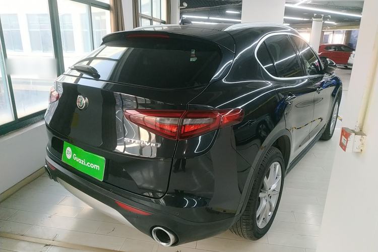 Used Alfa Romeo Stelvio 2017 2.0T 200HP Luxury Edition Rear Right 45 Deg