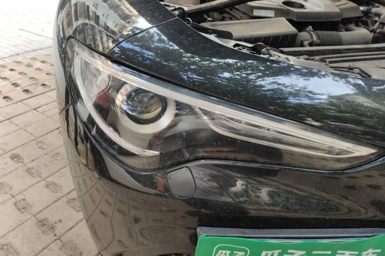 Used Alfa Romeo Stelvio 2017 2.0T 200HP Elite Edition Right Front Headlight