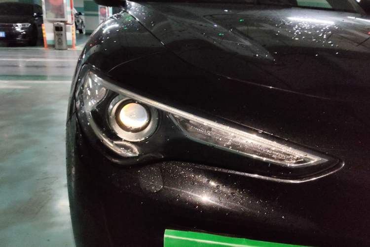 Used Alfa Romeo Stelvio 2017 2.0T 200HP Elite Edition Right Front Headlight