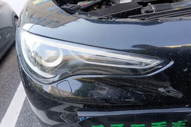 Used Alfa Romeo Stelvio 2017 2.0T 280HP Luxury Edition Right Front Headlight