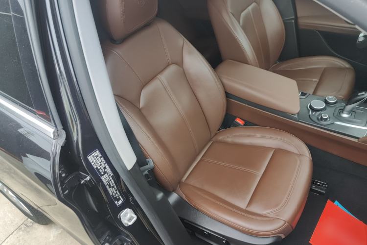 Used Alfa Romeo Stelvio 2017 2.0T 200HP Luxury Edition Right Front Seat
