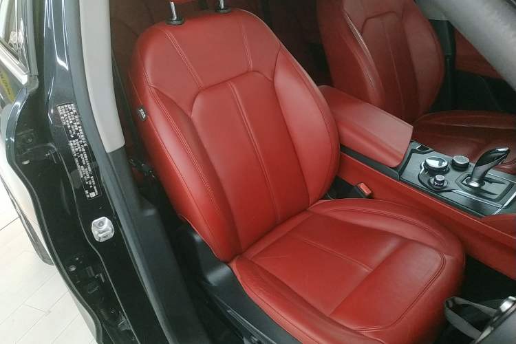 Used Alfa Romeo Stelvio 2017 2.0T 200HP Luxury Edition Right Front Seat
