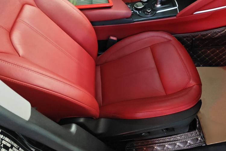 Used Alfa Romeo Stelvio 2017 2.0T 200HP Luxury Edition Right Front Seat