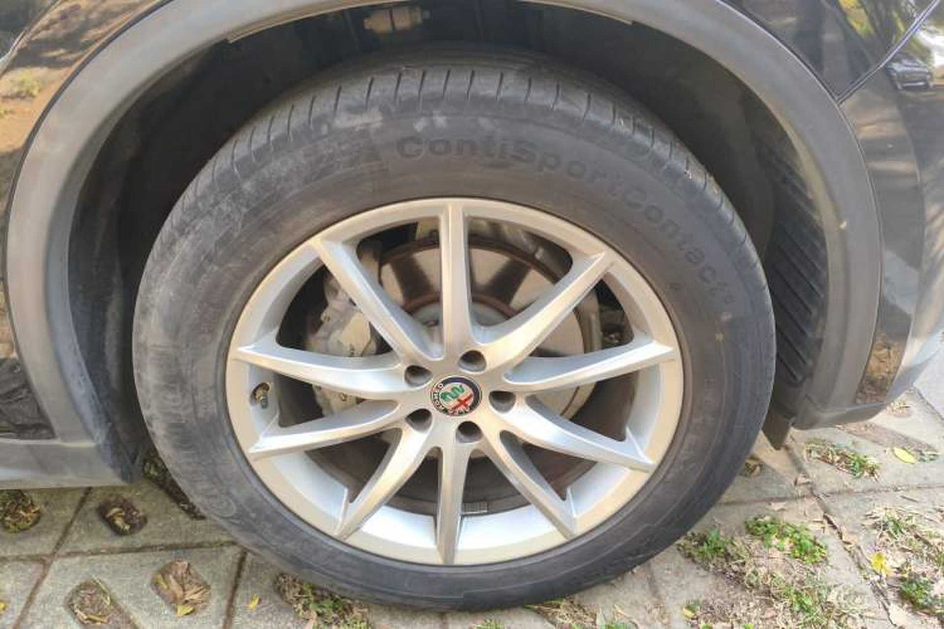 Used Alfa Romeo Stelvio 2017 2.0T 200HP Luxury Edition Right Front Wheel Hub