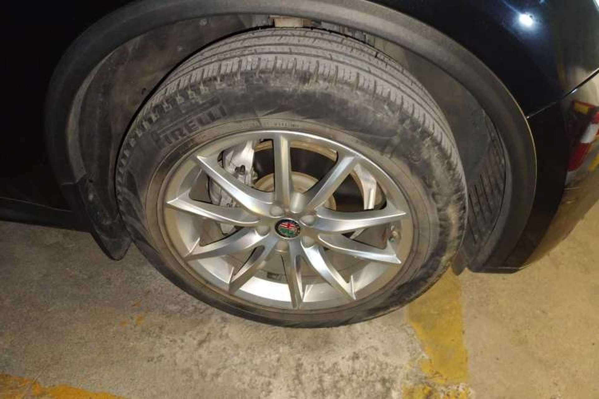 Used Alfa Romeo Stelvio 2017 2.0T 200HP Luxury Edition Right Front Wheel Hub