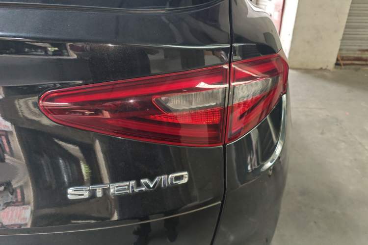Used Alfa Romeo Stelvio 2017 2.0T 200HP Elite Edition Right Rear Taillight