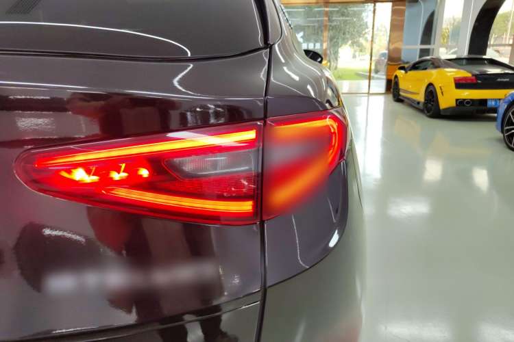 Used Alfa Romeo Stelvio 2017 2.0T 200HP Elite Edition Right Rear Taillight