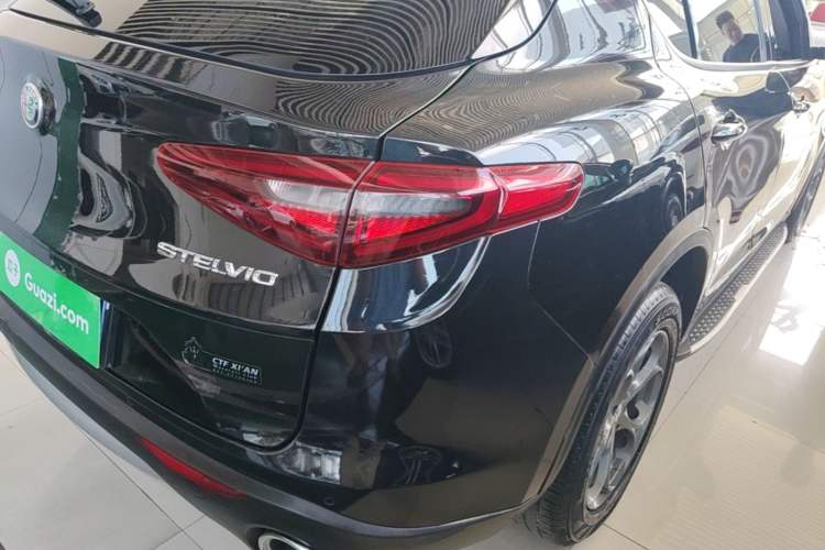 Used Alfa Romeo Stelvio 2017 2.0T 200HP Elite Edition Right Rear Taillight