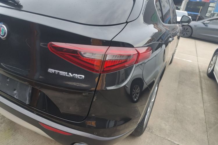 Used Alfa Romeo Stelvio 2017 2.0T 200HP Luxury Edition Right Rear Taillight