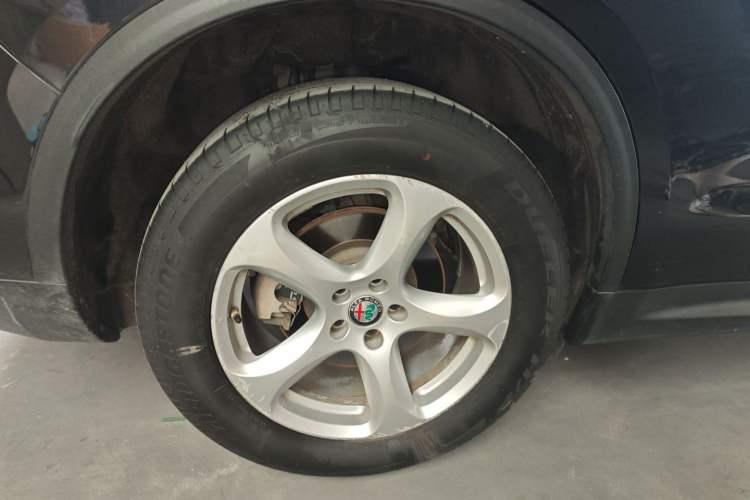 Used Alfa Romeo Stelvio 2017 2.0T 200HP Elite Edition Right Rear Wheel Hub