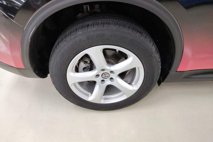 Used Alfa Romeo Stelvio 2017 2.0T 200HP Elite Edition Right Rear Wheel Hub