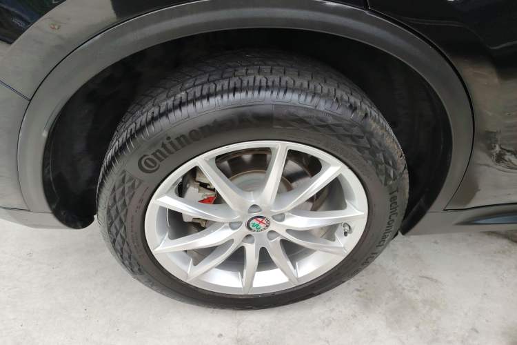Used Alfa Romeo Stelvio 2017 2.0T 200HP Luxury Edition Right Rear Wheel Hub