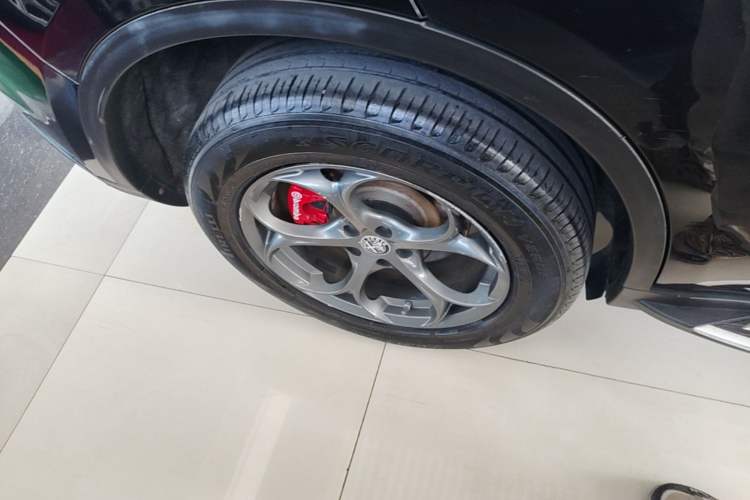 Used Alfa Romeo Stelvio 2017 2.0T 200HP Elite Edition Right Rear Wheel Hub