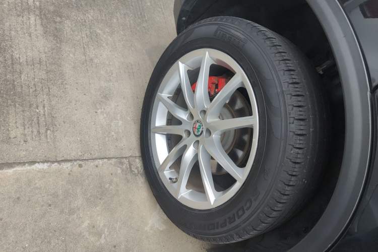 Used Alfa Romeo Stelvio 2017 2.0T 200HP Luxury Edition Right Rear Wheel Hub