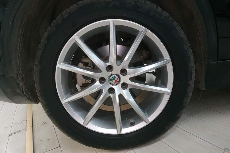 Used Alfa Romeo Stelvio 2017 2.0T 200HP Luxury Edition Right Rear Wheel Hub