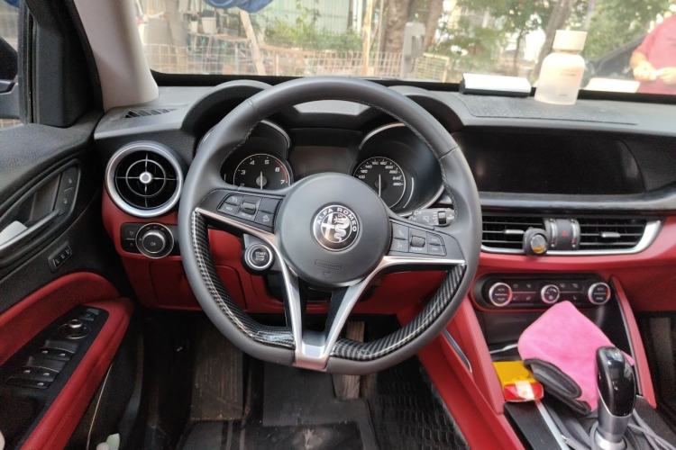 Used Alfa Romeo Stelvio 2017 2.0T 200HP Elite Edition Steering Wheel