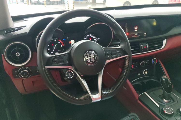 Used Alfa Romeo Stelvio 2017 2.0T 200HP Elite Edition Steering Wheel