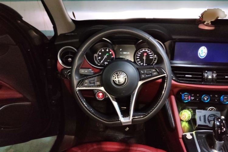 Used Alfa Romeo Stelvio 2017 2.0T 200HP Elite Edition Steering Wheel