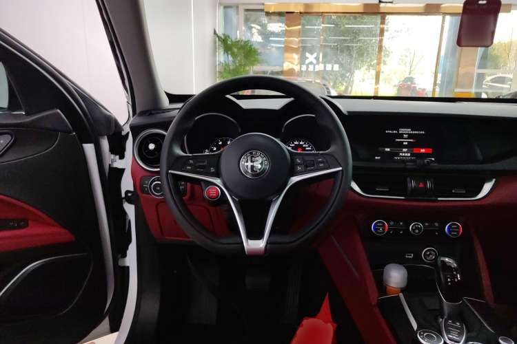 Used Alfa Romeo Stelvio 2017 2.0T 200HP Elite Edition Steering Wheel
