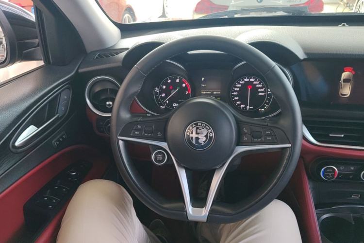 Used Alfa Romeo Stelvio 2017 2.0T 200HP Elite Edition Steering Wheel
