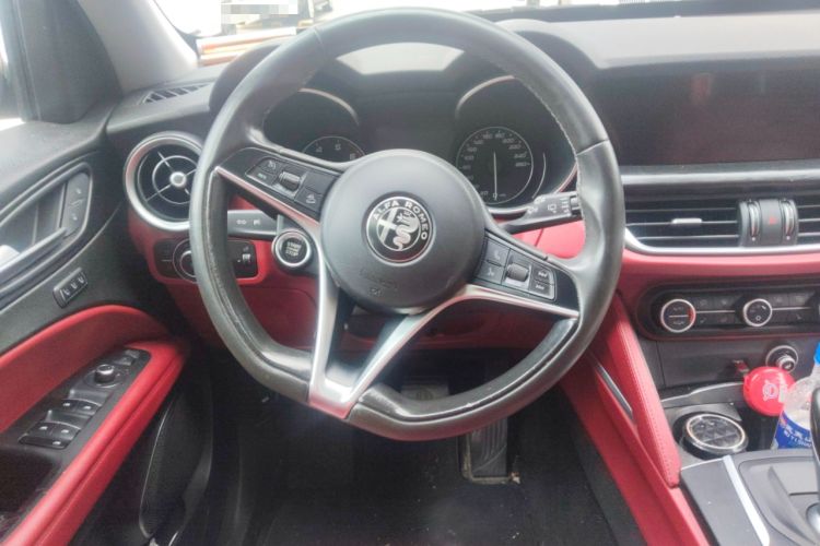 Used Alfa Romeo Stelvio 2017 2.0T 200HP Elite Edition Steering Wheel
