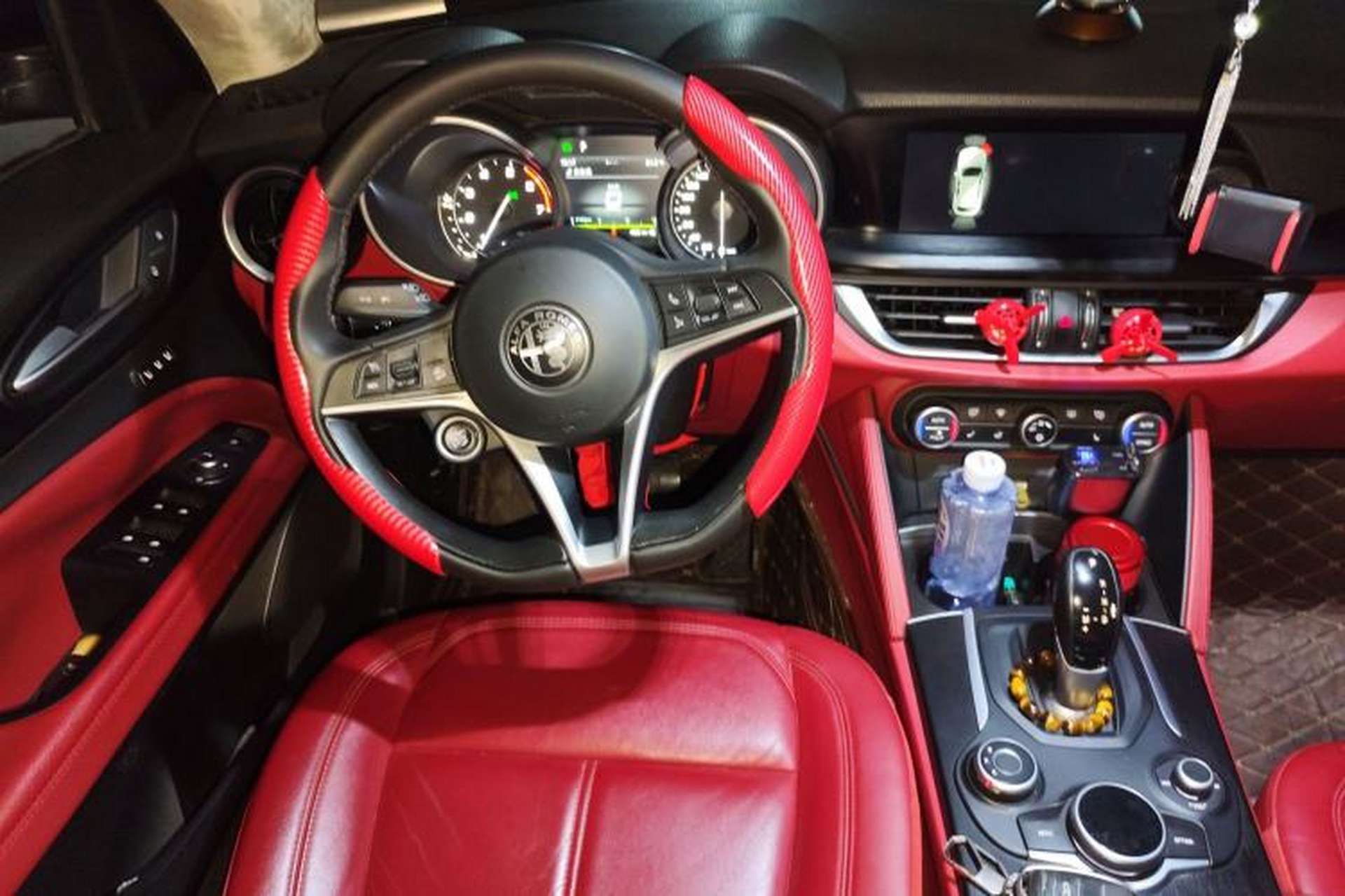 Used Alfa Romeo Stelvio 2017 2.0T 200HP Luxury Edition Steering Wheel