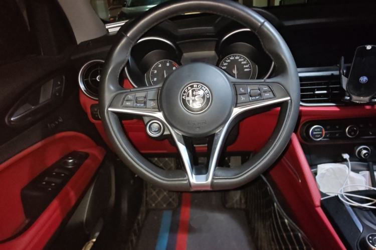Used Alfa Romeo Stelvio 2017 2.0T 200HP Elite Edition Steering Wheel