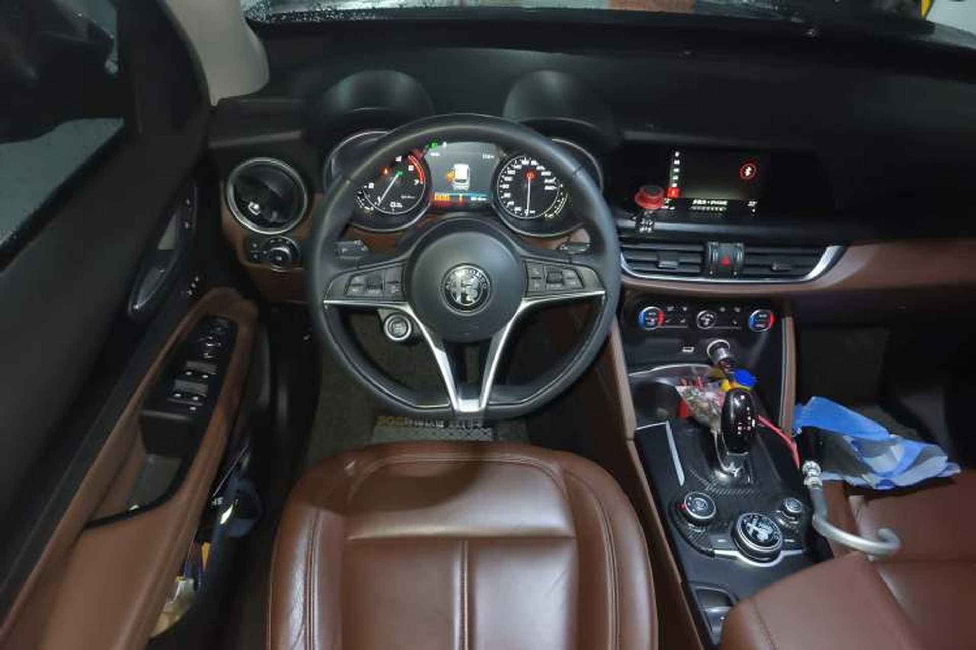 Used Alfa Romeo Stelvio 2017 2.0T 200HP Luxury Edition Steering Wheel