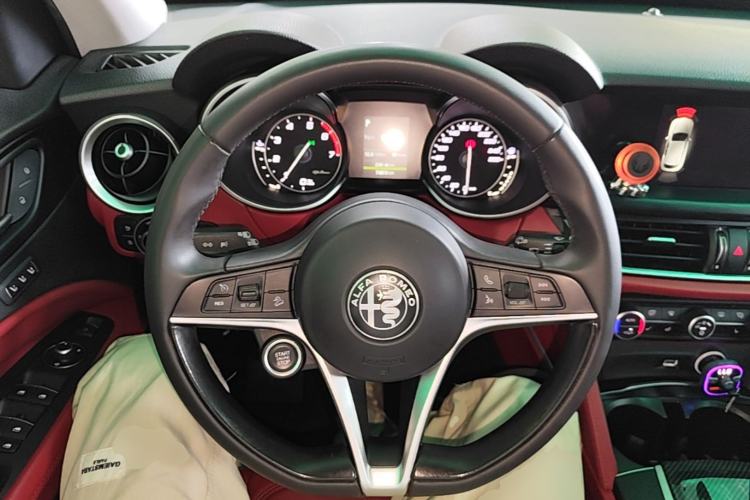 Used Alfa Romeo Stelvio 2017 2.0T 200HP Elite Edition Steering Wheel