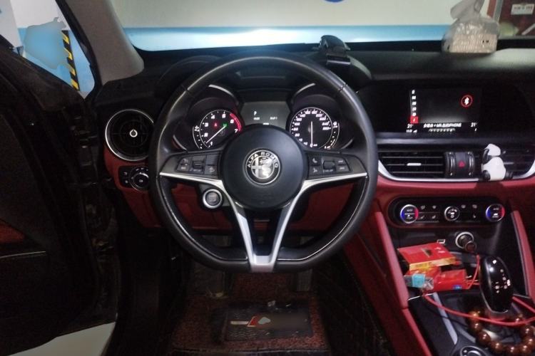 Used Alfa Romeo Stelvio 2017 2.0T 200HP Elite Edition Steering Wheel