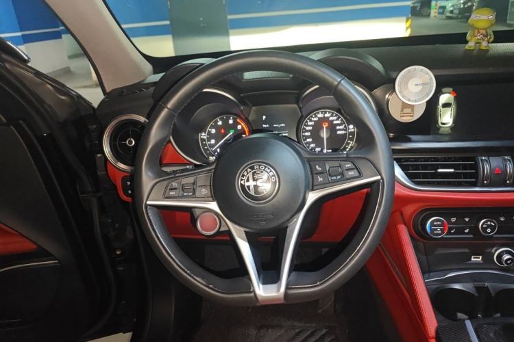 Used Alfa Romeo Stelvio 2017 2.0T 200HP Elite Edition Steering Wheel