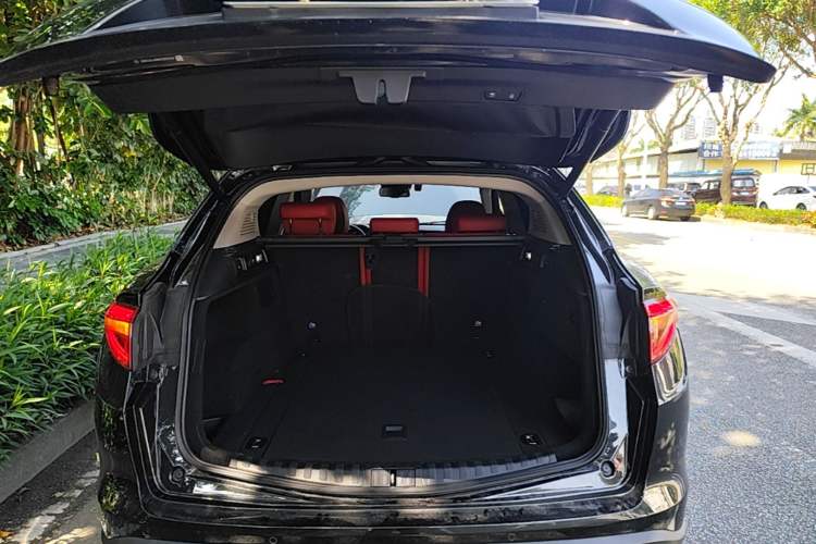 Used Alfa Romeo Stelvio 2017 2.0T 200HP Elite Edition Trunk