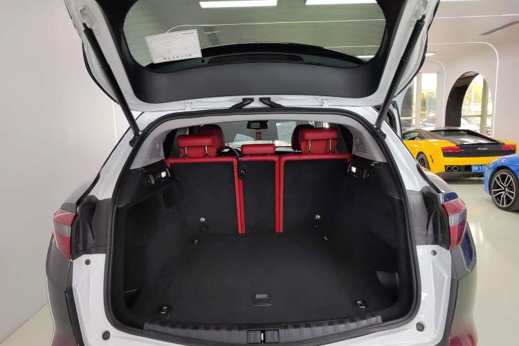 Used Alfa Romeo Stelvio 2017 2.0T 200HP Elite Edition Trunk