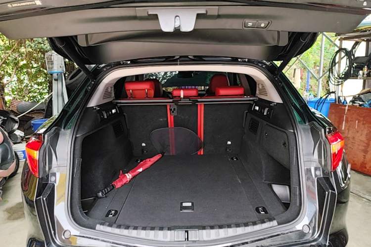 Used Alfa Romeo Stelvio 2017 2.0T 200HP Elite Edition Trunk