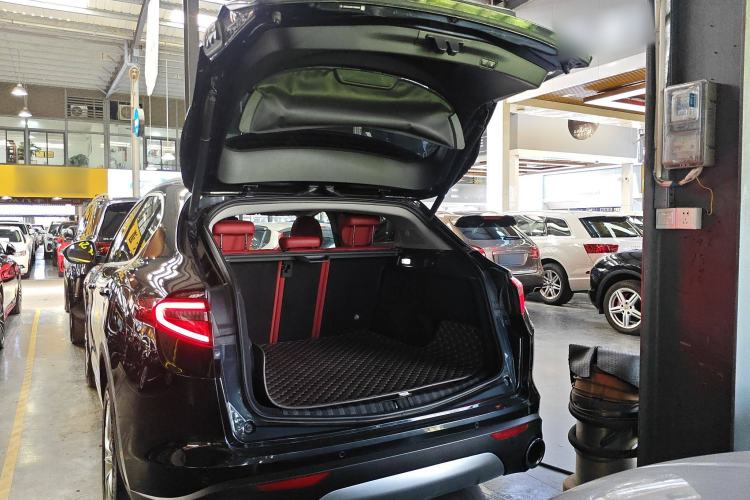 Used Alfa Romeo Stelvio 2017 2.0T 200HP Luxury Edition Trunk