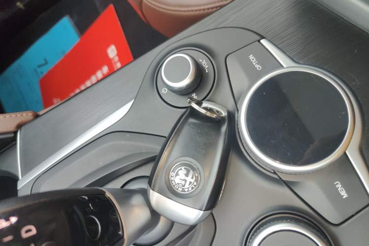 Used Alfa Romeo Stelvio 2017 2.0T 200HP Luxury Edition Vehicle Key